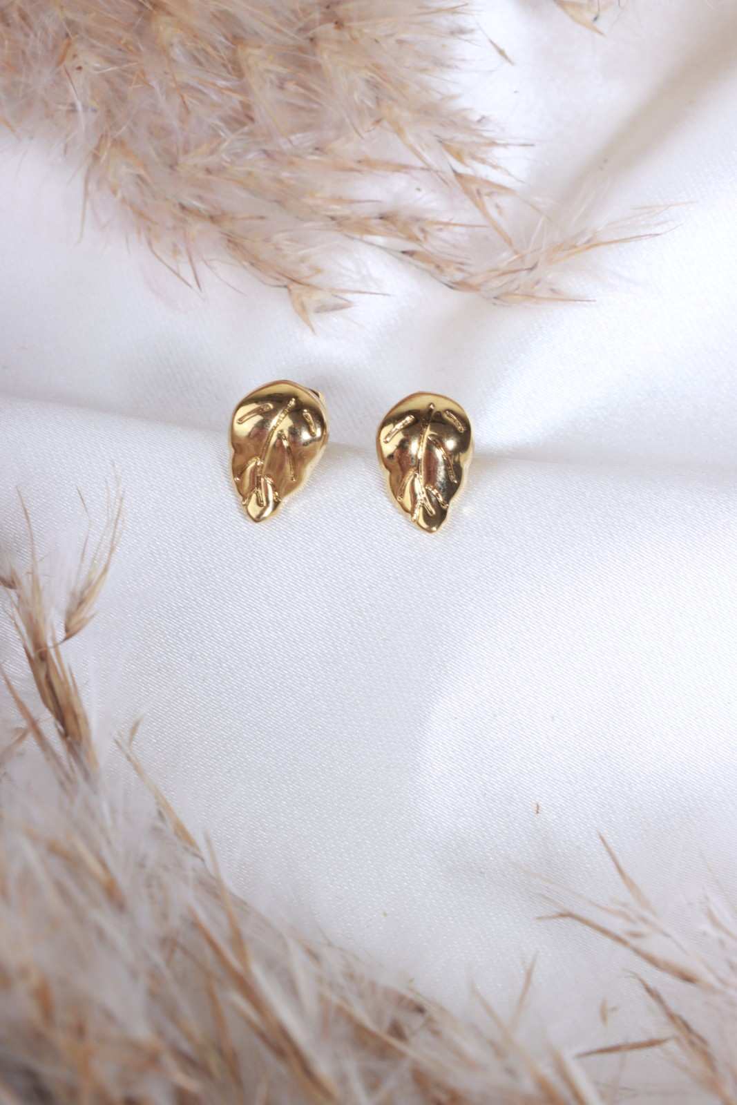 Leafy Studs
